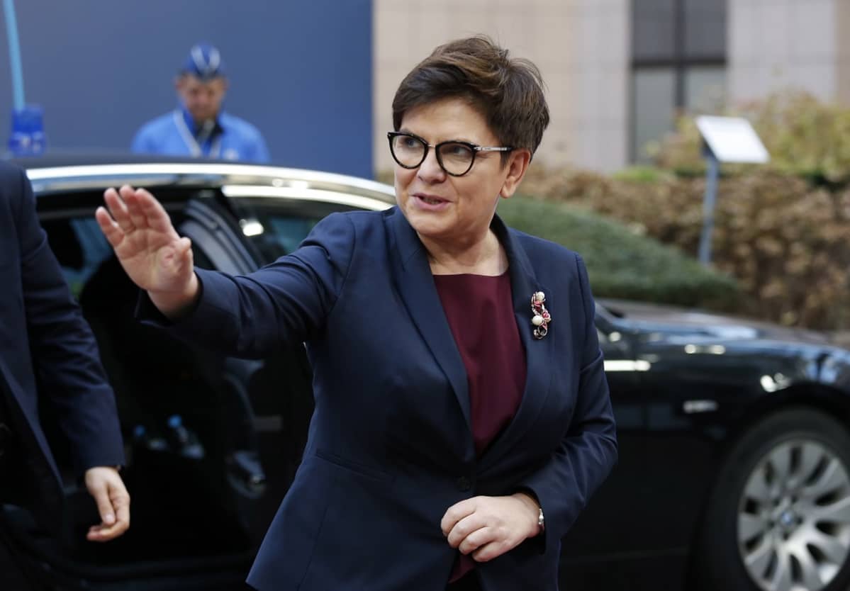 Puolan pääministerin Beata Szydlon ajama eläkeiän alentaminen poikkeaa Euroopan eläkeuudistusten linjasta.