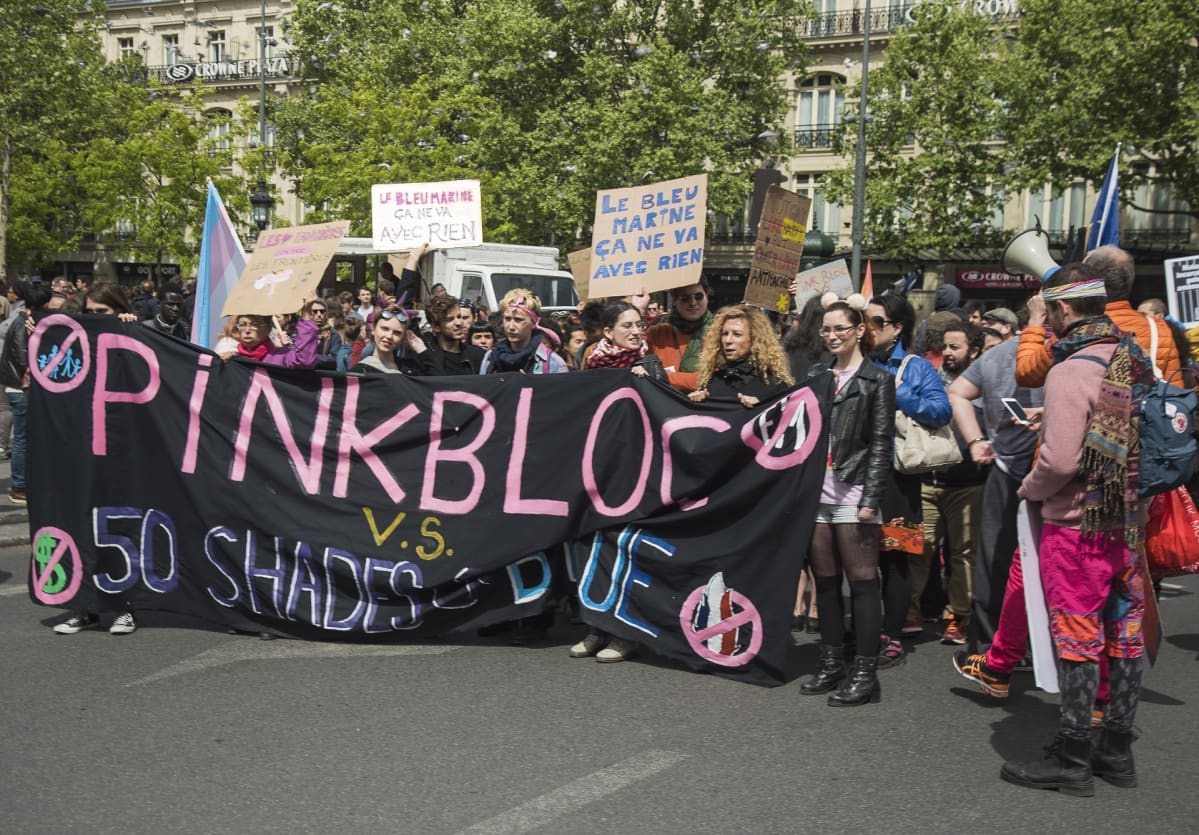Pariisin tasavallan aukiolla protestoitiin äärioikeistoa vastaan.