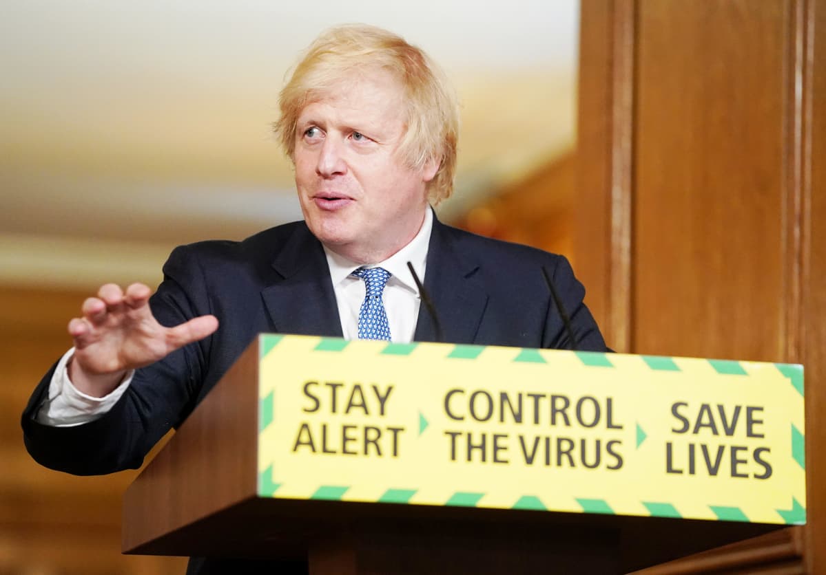 Boris Johnson koronavirukseen liittyvässä tiedotustilaisuudessa Lontoossa.