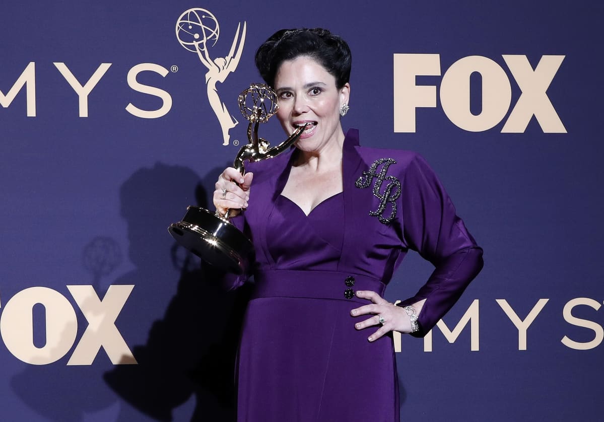 Alex Borstein ja Emmy-patsas.