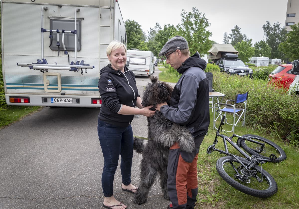 Päivi Huhtamäki, Timo Huhtamäki ja Fanni koira , Raahe