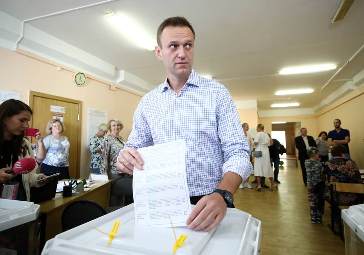 Oppositiojohtaja Alekseii Navalnyi äänesti sunnuntaina Moskovassa.