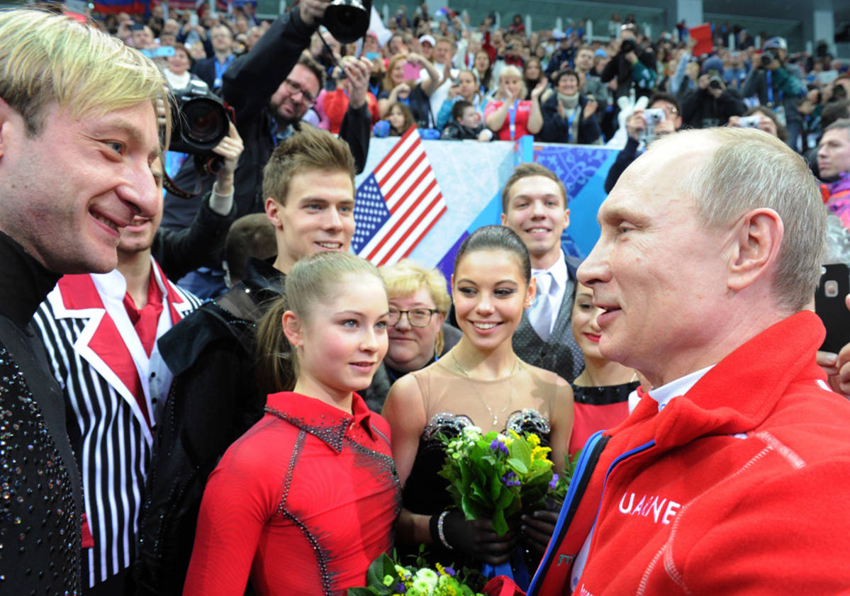 Julia Lipnitskaja ja Venäjän taitoluistelujoukkue sai onnittelut kultamitalista Venäjän presidentiltä, Vladimir Putinilta Sotshin olympiakisoissa.