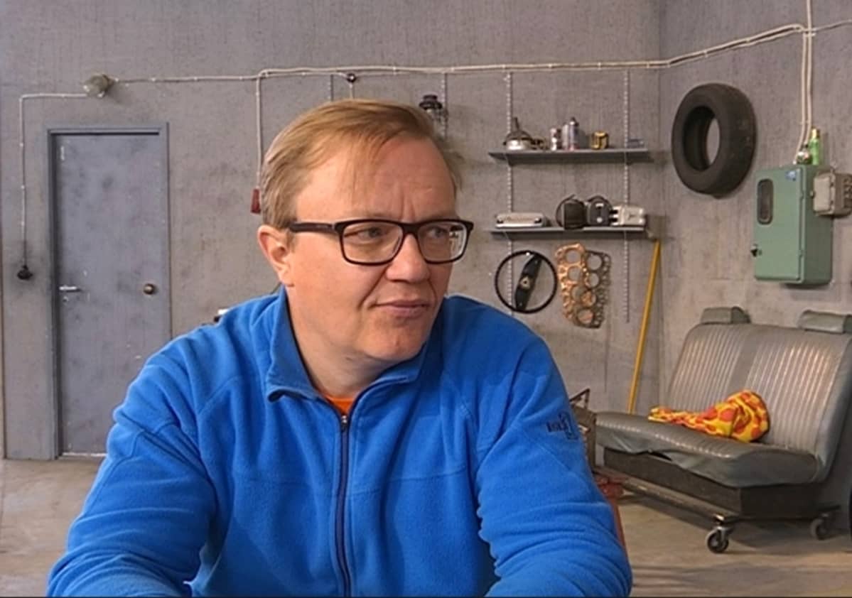 Teatteriohjaaja Mika Nuojua.