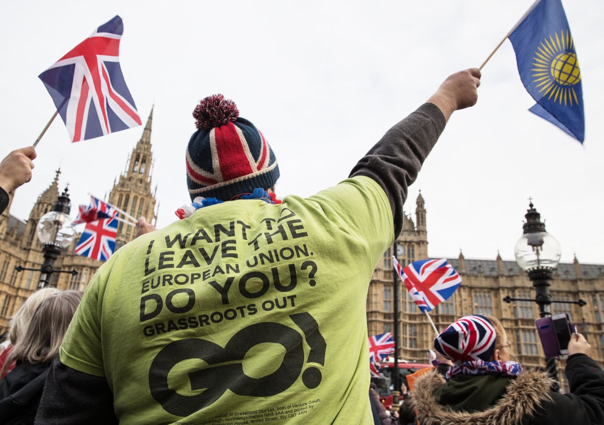 Mielenosoittajat Lontoossa vaativat Brexit-prosessin eteenpäinviemistä Lontoossa 1. joulukuuta.