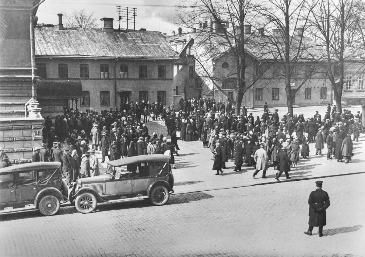 Mielenosoitus Turun kaupunginvaltuustoa vastaan 30.5.1917