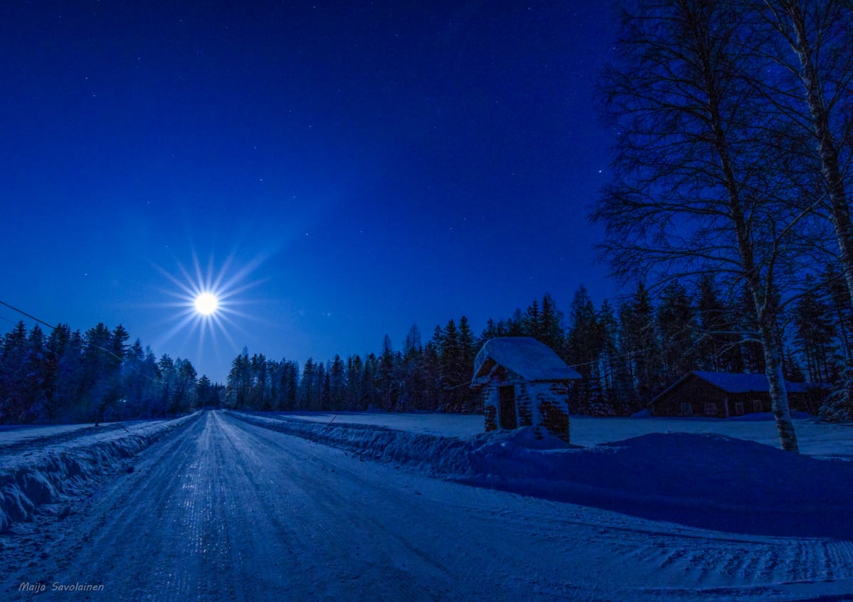 Maija Savolaisen sääkuva kuutamo