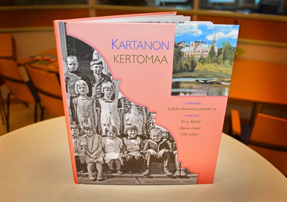 kirja Kartanon kertomaa kansi