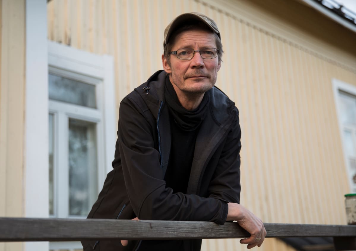 Juha Hurme toivoo, että seuraintalot pelastuisivat myös tuleville polville.