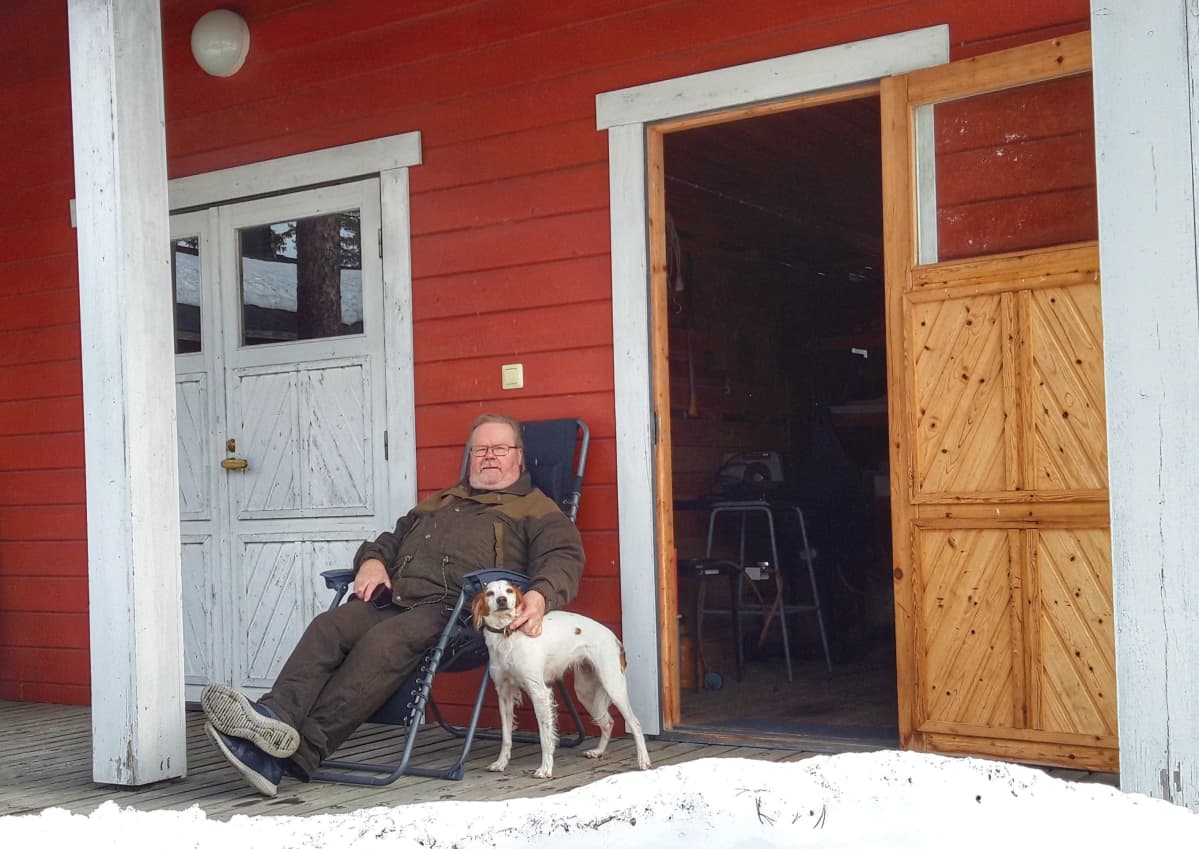 Lasse Linkoneva Kuusamon mökillään.
