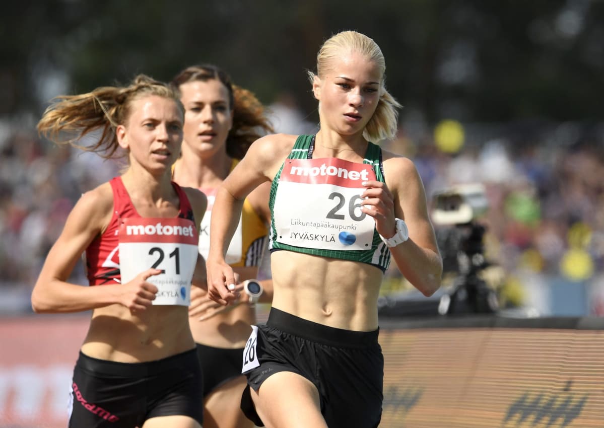 Alisa Vainio, Janica Rauma ja Kristiina Mäki naisten 5000 metrin finaalissa Kalevan kisoissa Jyväskylässä