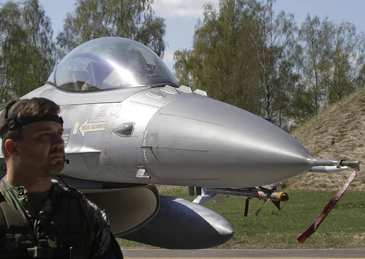 Portugalilainen F-16 hävittäjä.