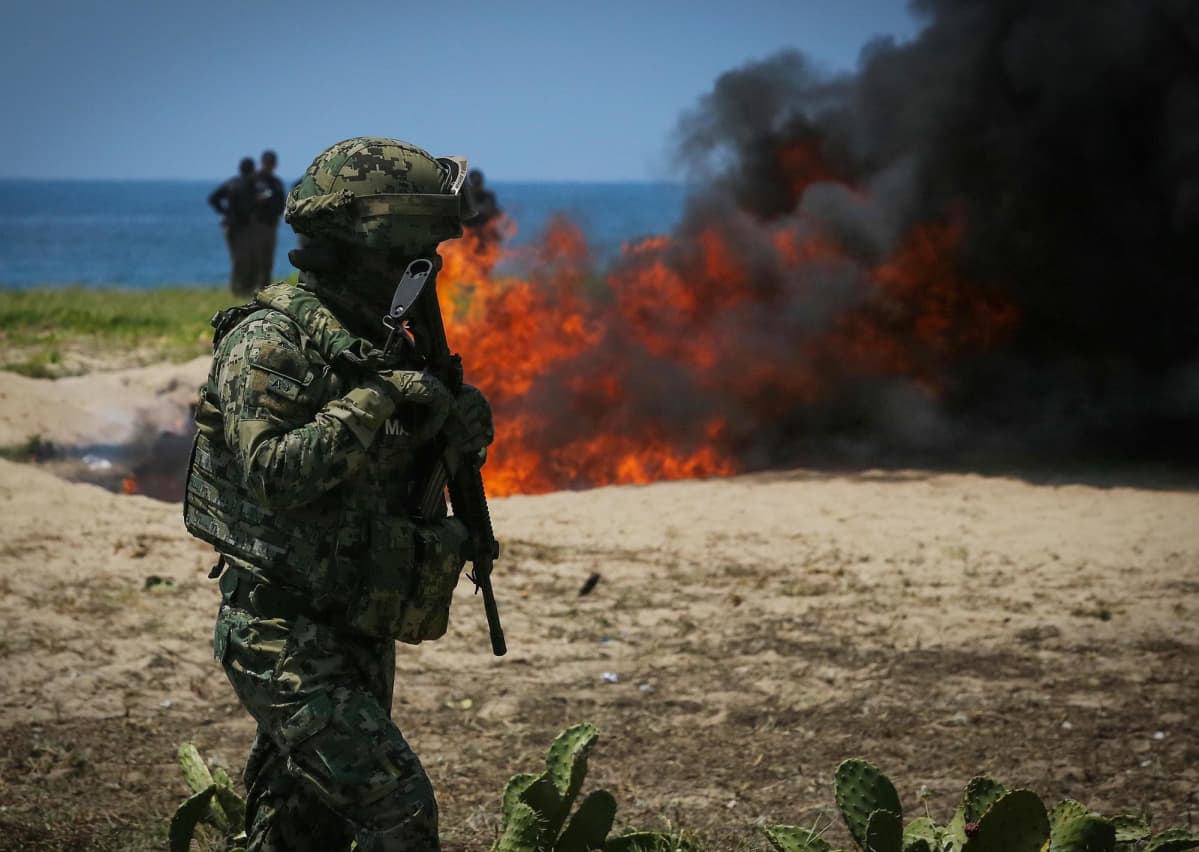 Mexikon armeija poltti 4,7 tonnia kokaiinia Acapulcossa syyskuussa 2018.