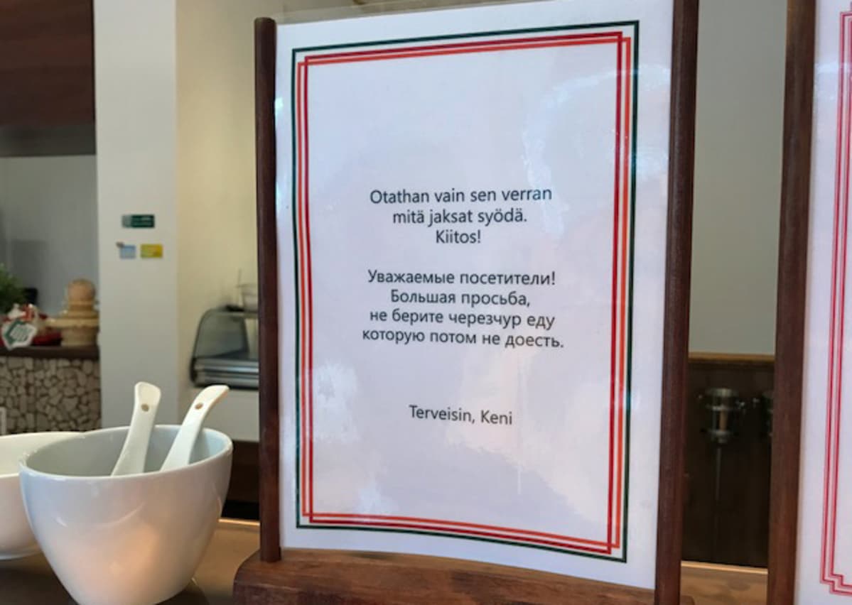 Kyltti, jossa lukee otathan vain sen mitä jaksat syödä