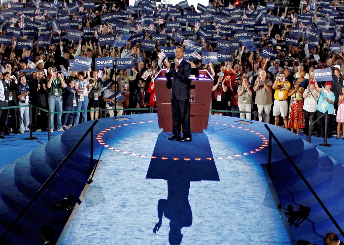 Barack Obama tervehti kannattajiaan Denverissä 28. elokuuta 2008.