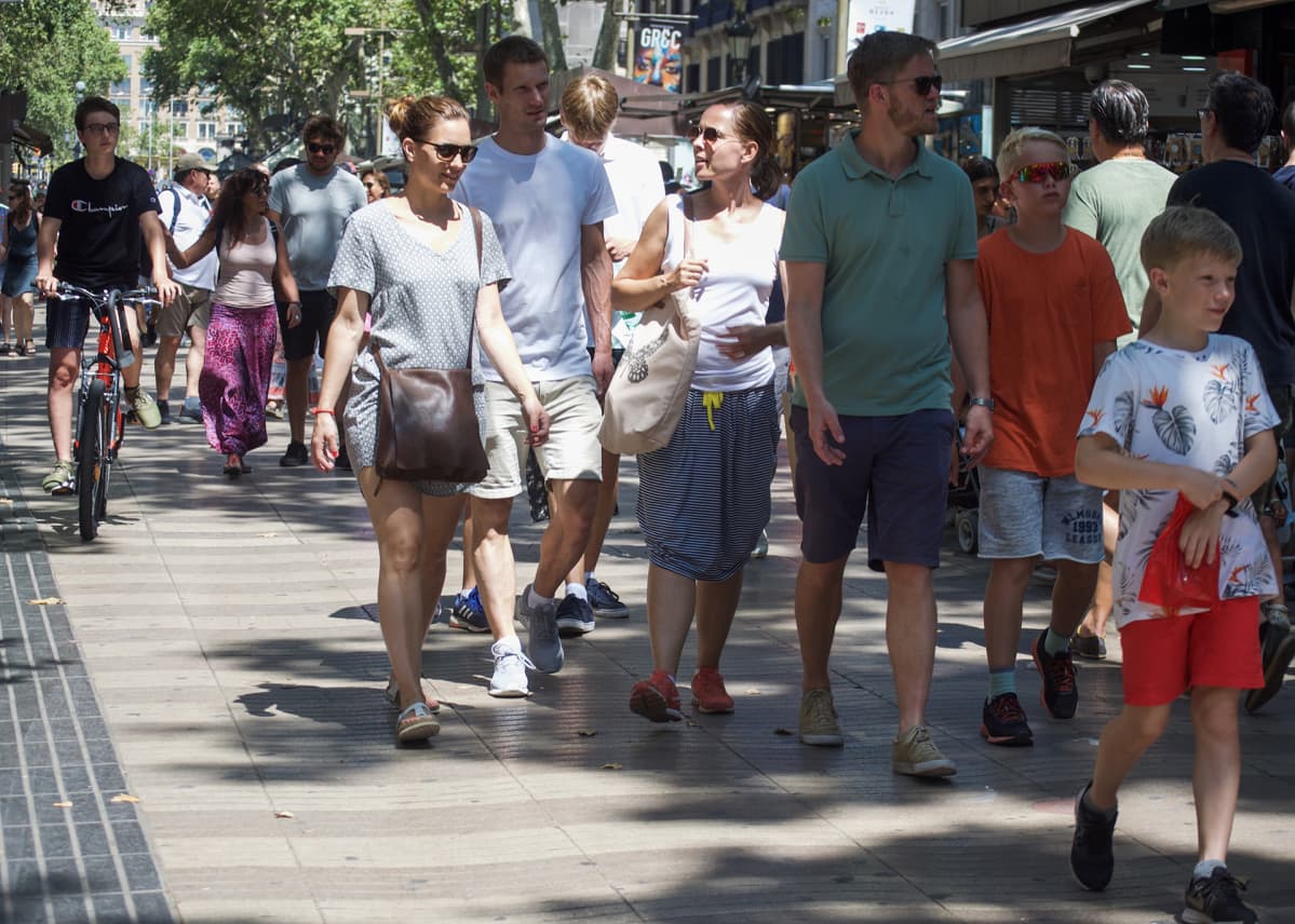 La Rambla -kävelykatu on turistien suosiossa. Siellä viihtyvät myös taskuvarkaat.