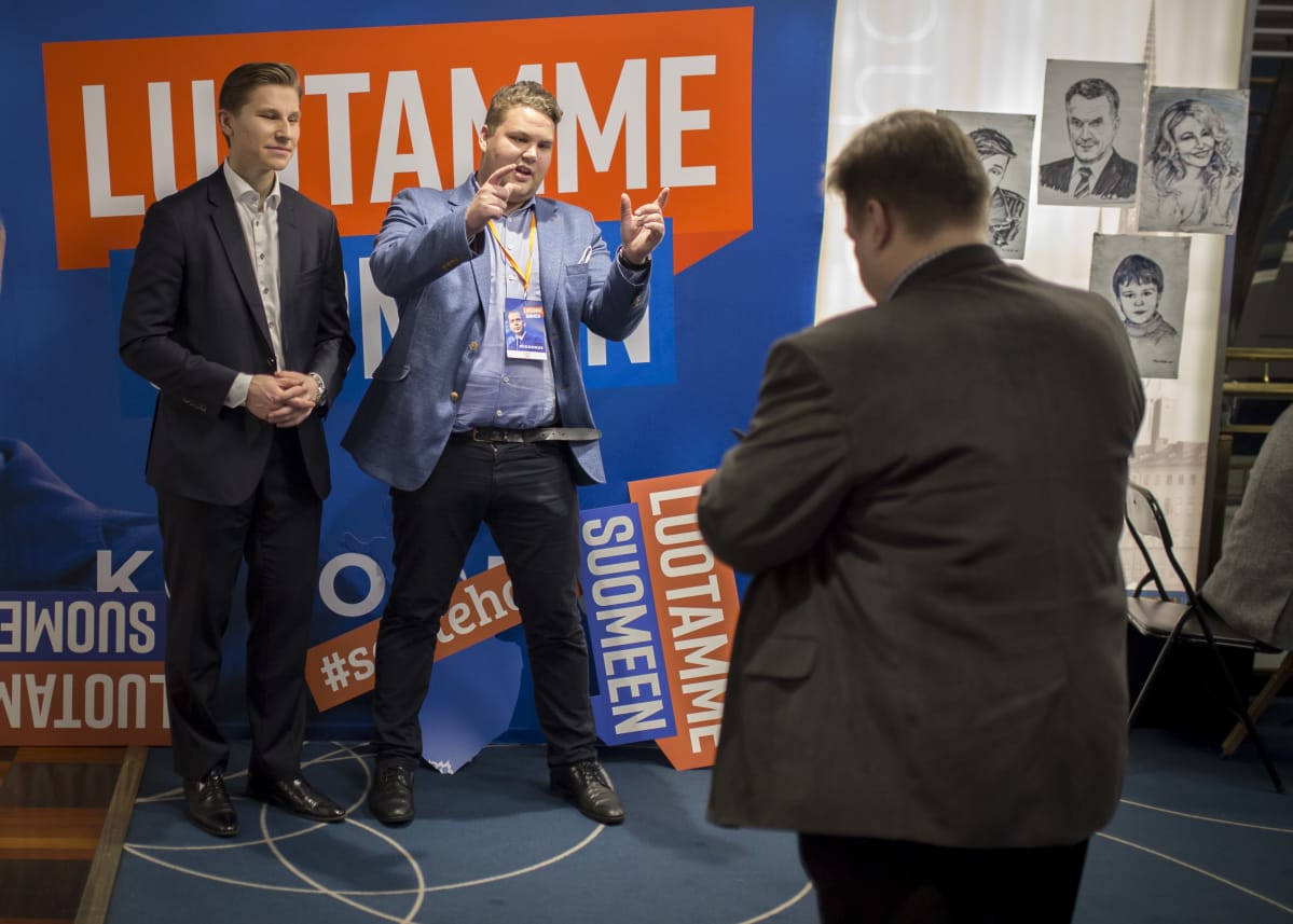Antti Häkkänen valokuvattavana