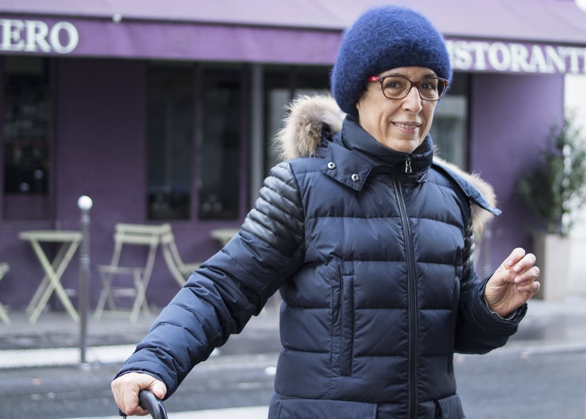 Pariisilainen Souad kannattaa kaikkia keinoja, joilla ilmanlaatua pystytään parantamaan.