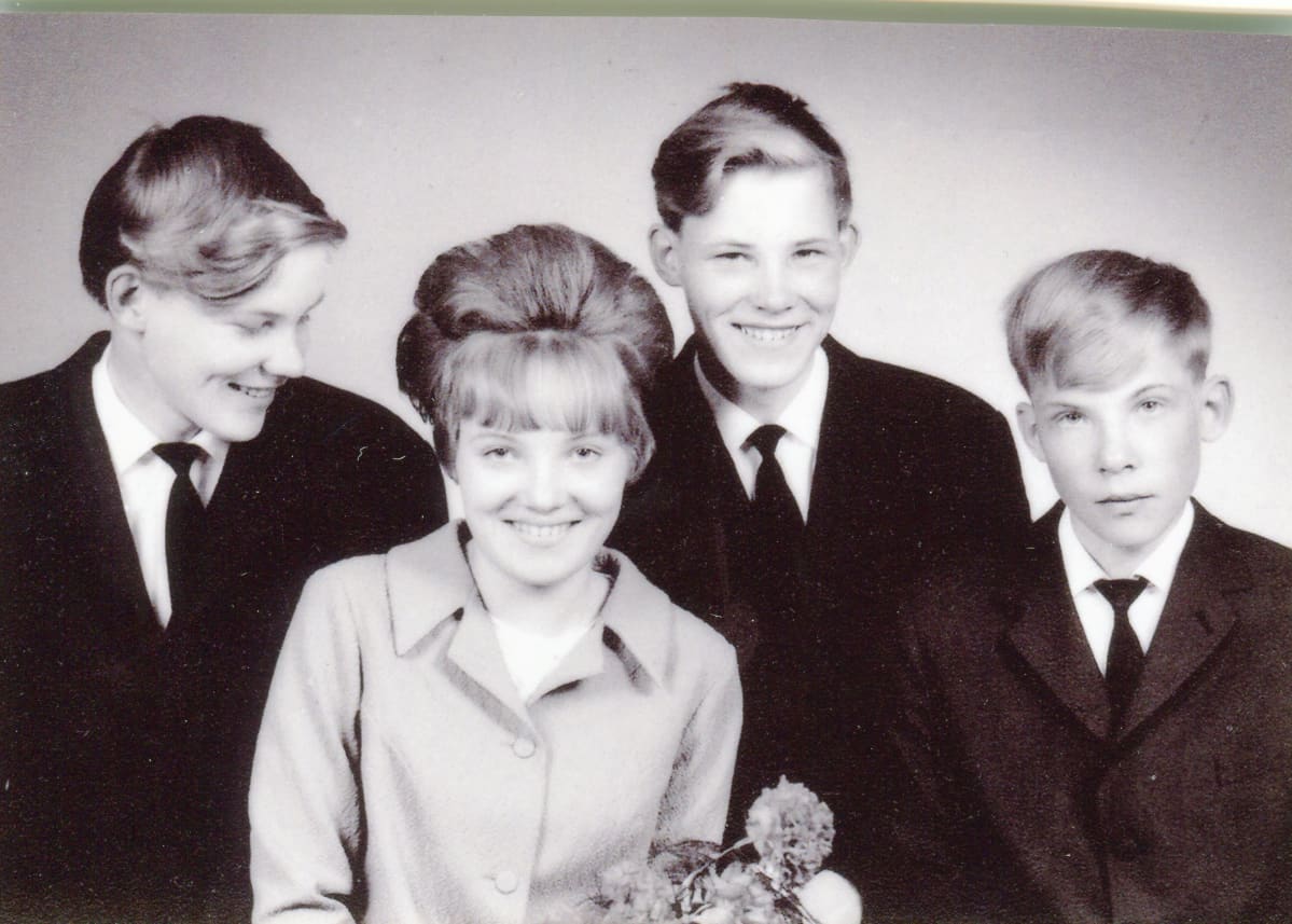 Jouppilan neloset rippikuvassa vuonna 1967.