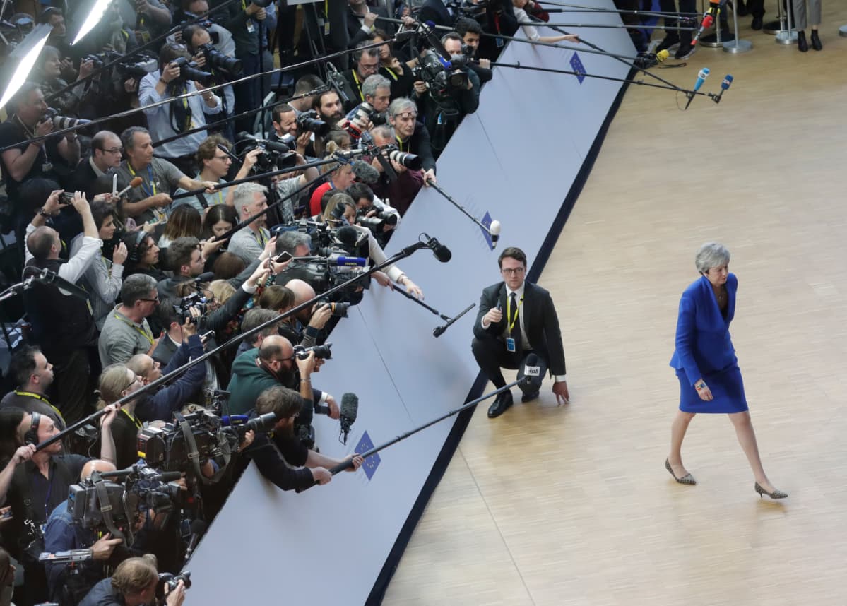 Britannian pääministeri Theresa May puhui toimittajille keskiviikon brexit-huippukokouksen aluksi.