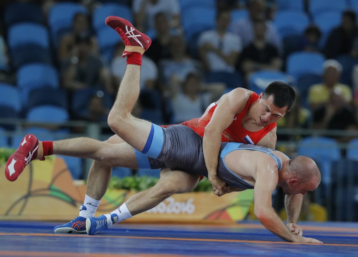Roman Vlasov (pun.) ja Mark Madsen.