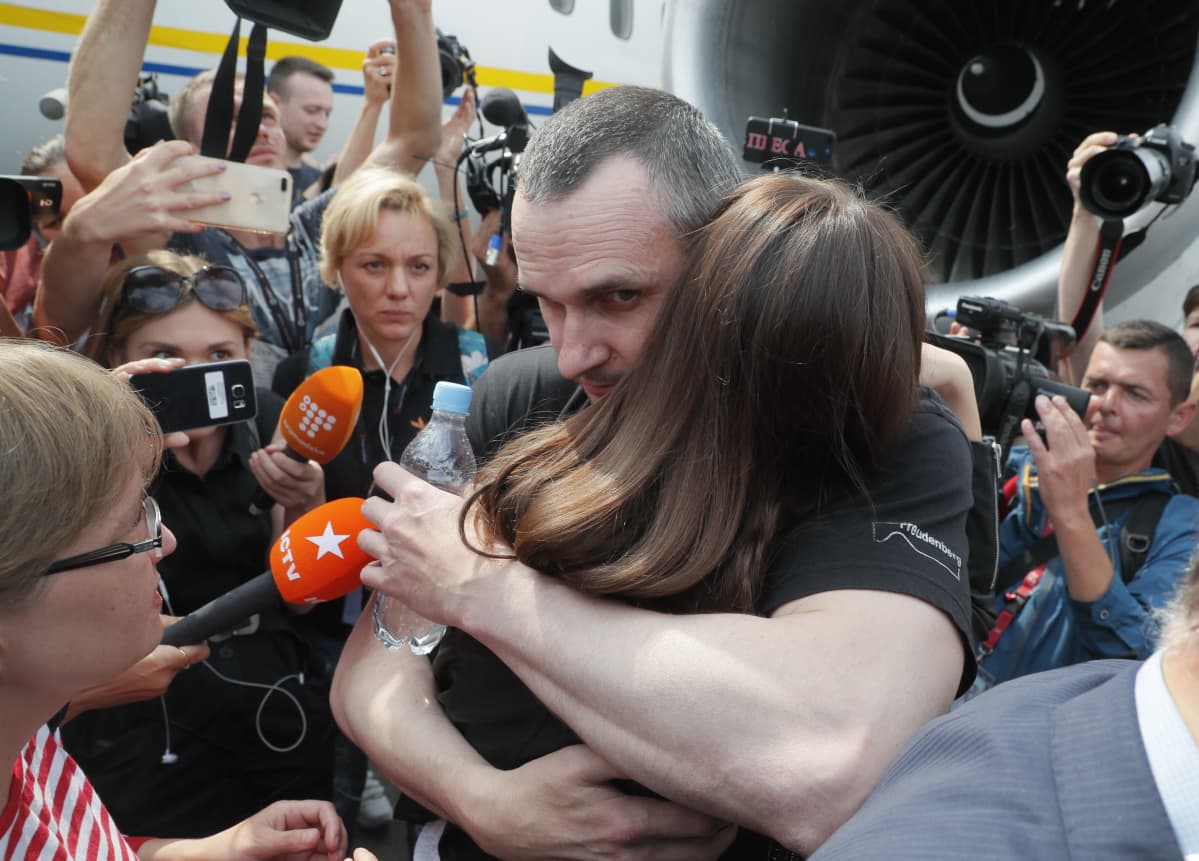 Ukraina ja Venäjä vaihtoivat vankeja syyskuussa, elokuvaohjaaja Oleg Sentsov halasi tytärtään palattuaan Ukrainaan. Nyt on vuorossa Ukrainan ja Itä-Ukrainan kapinallisten vankien vaihto.