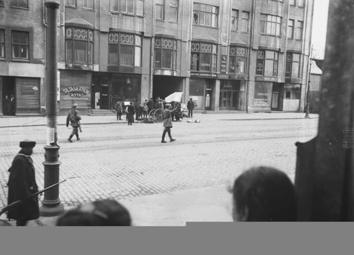 Antautuva punainen siltasaaressa 1918