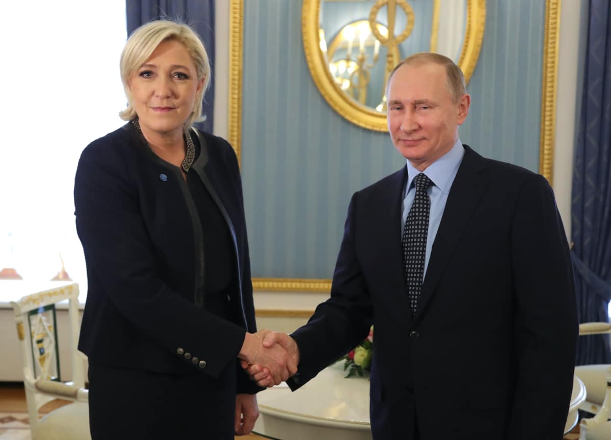 Ranskan Kansallisen rintaman presidenttiehdokas Marine Le Pen kävi tapaamassa Venäjän presidenttiä Vladimir Putinia Kremlissä maaliskuussa.