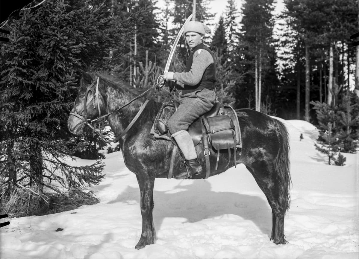 Turun ratsuihin kuuluva punakaartilainen Ruovedellä.