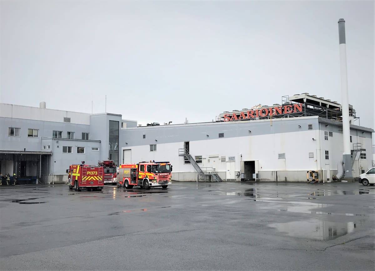 Saarioisten tehtaalla syttyi tulipalo.