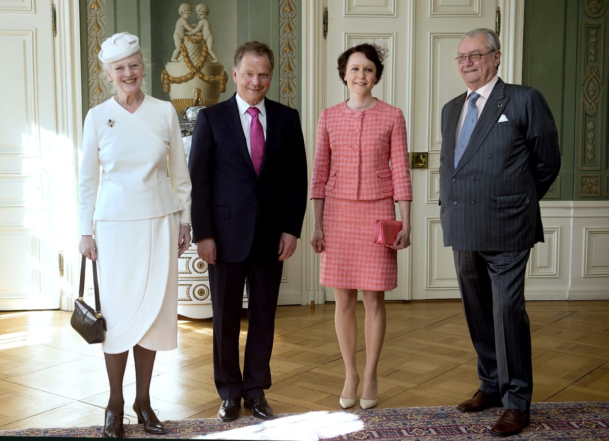Tanskan kuningatar Margareeta II ja puoliso prinssi Henrik yhdessä Suomen tasavallan presidentin Sauli Niinistön ja puolison Jenni Haukion kanssa.