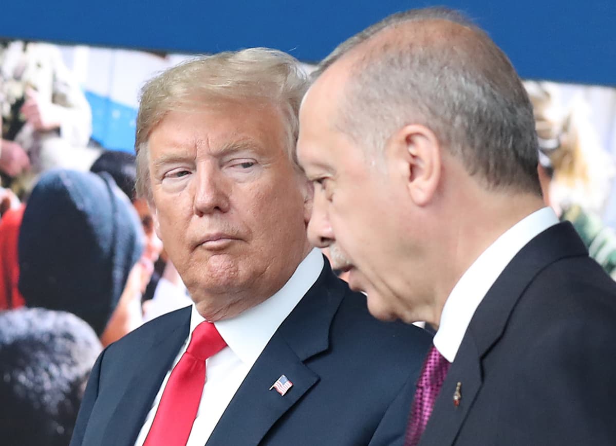 Presidentit Donald Trump ja Recep Tayyip Erdogan kuvattuna Naton päämajassa Brysselissä heinäkuussa 2018.
