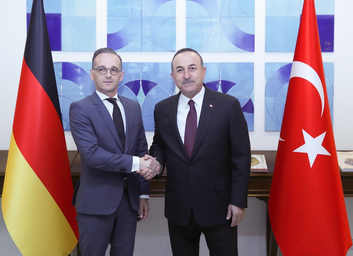 Turkin ulkoministeri Mevlüt Çavuşoğlu ja Saksan ulkoministeri Heiko Maas tiedotustilaisuudessa 26. lokakuuta Ankarassa.