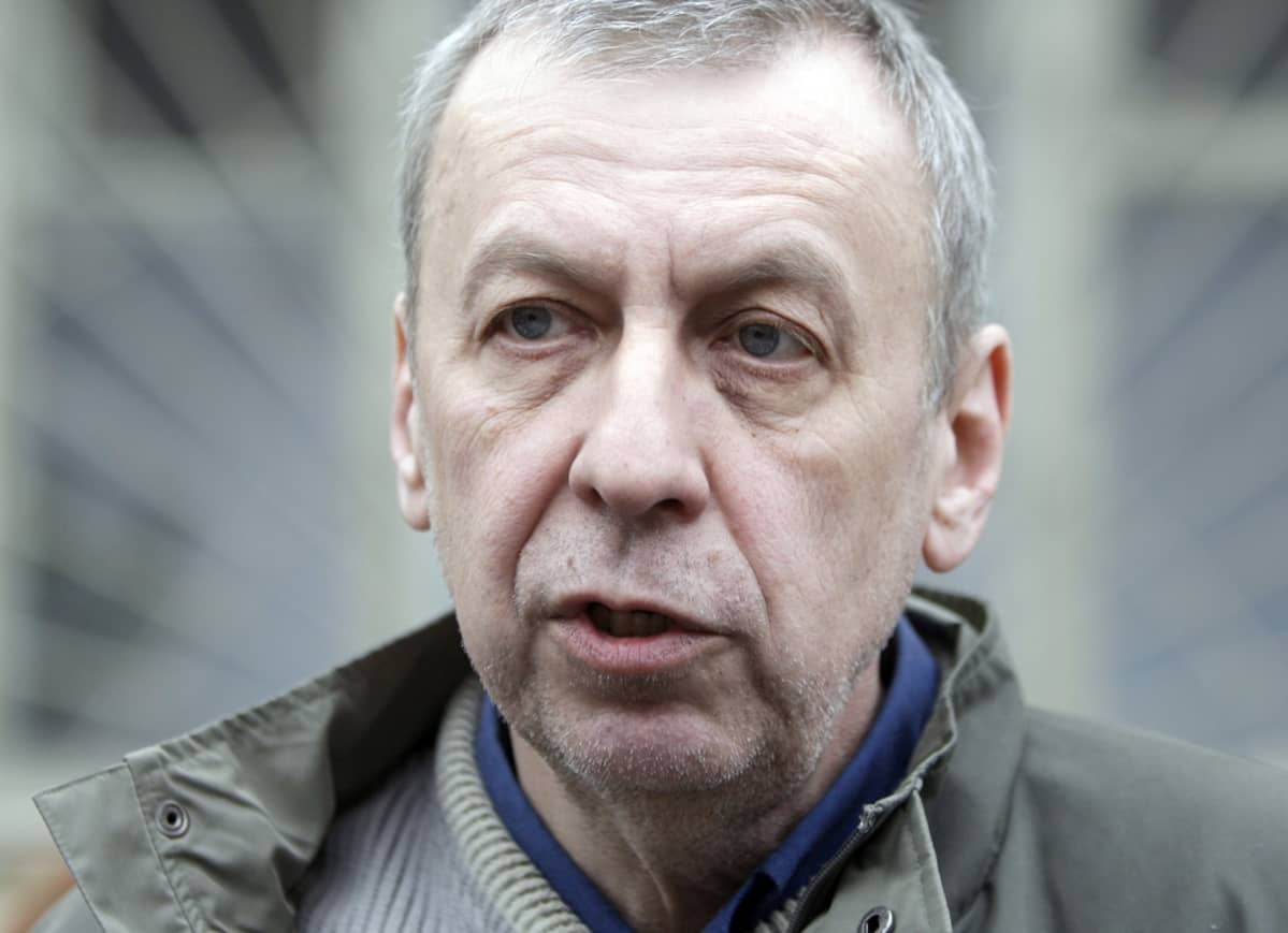 Kuva Andrei Sannikovista puhumassa Minskissä vuonna 2012.
