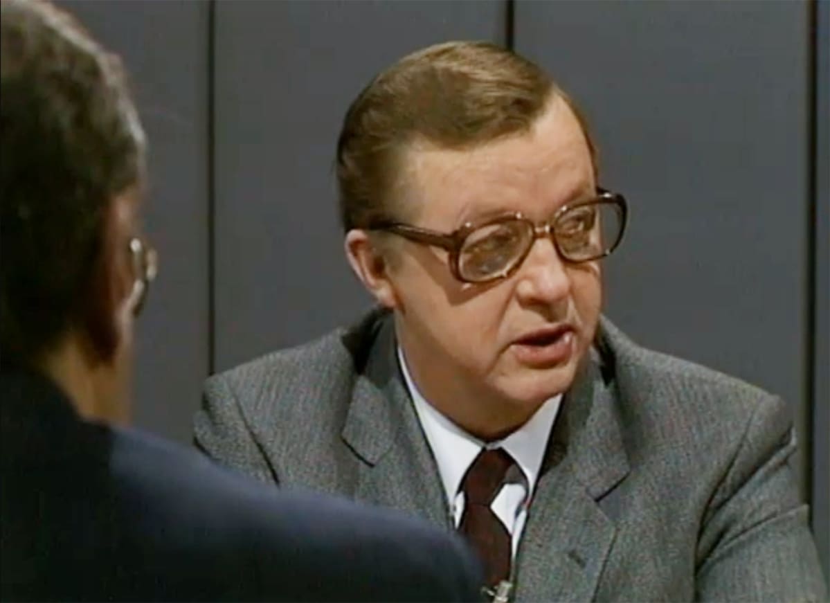 Kalevi Sorsa kritisoi Yleisradion ohjelmia A-studion vieraana 4. huhtikuuta 1984.