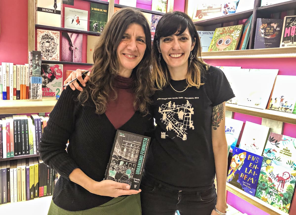 Adriana Cioccoletto ja Blanca Valdivia Gutierrez julkaisivat vastikään feminististä kaupunkisuunnittelua käsittelevän kirjan. Sen tekemiseen ovat osallistuneet myös muut kollektiivin jäsenet.