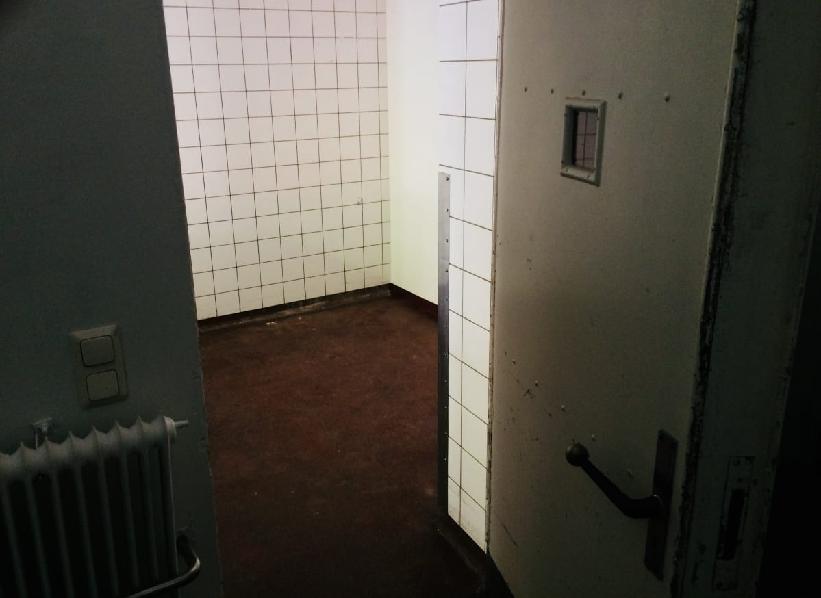Entinen sairaalan kylmiö saa mielikuvituksen laukkaamaan, mutta kyse on ollut ihan ruokakylmiöstä. Tulevaisuudessa siitä tulee metsäteemainen rentoutumishuone.