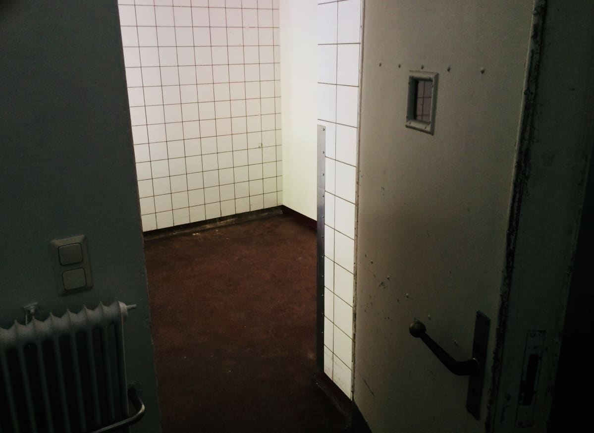 Entinen sairaalan kylmiö saa mielikuvituksen laukkaamaan, mutta kyse on ollut ihan ruokakylmiöstä. Tulevaisuudessa siitä tulee metsäteemainen rentoutumishuone.