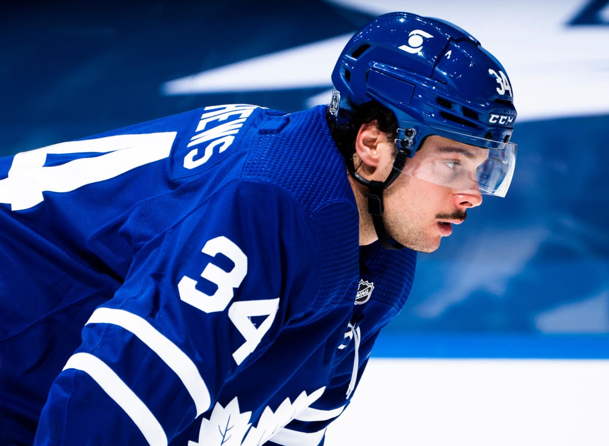 Auston Matthews lähikuvassa.