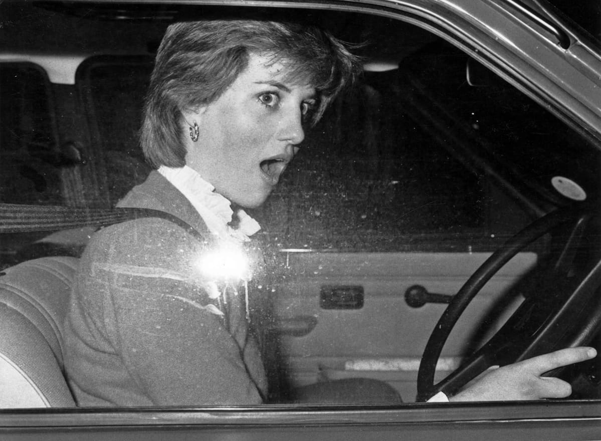 Diana paparazzikuvassa vuonna 1980.