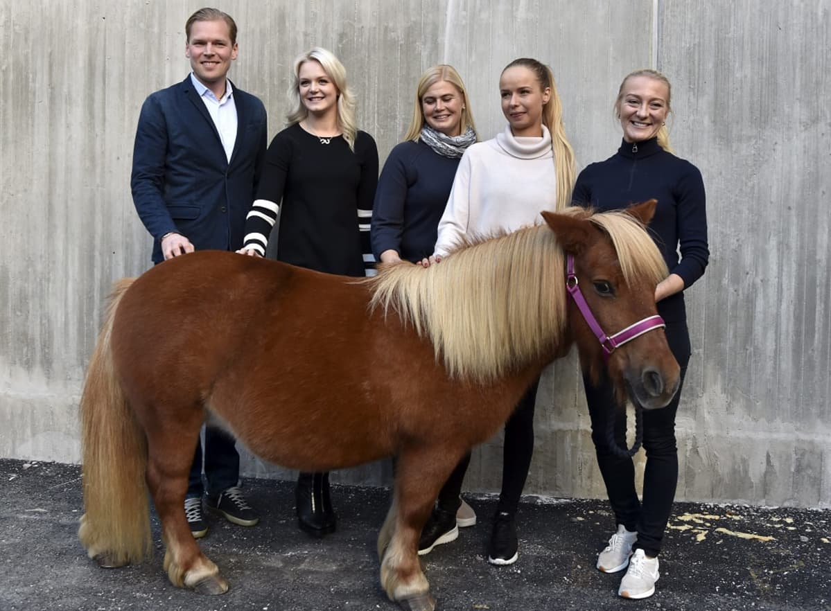 Henri Ruoste, Emilia Bottas, Sanna Backlund, Anna-Julia Kontio ja Stella Hagelstam kuvassa
