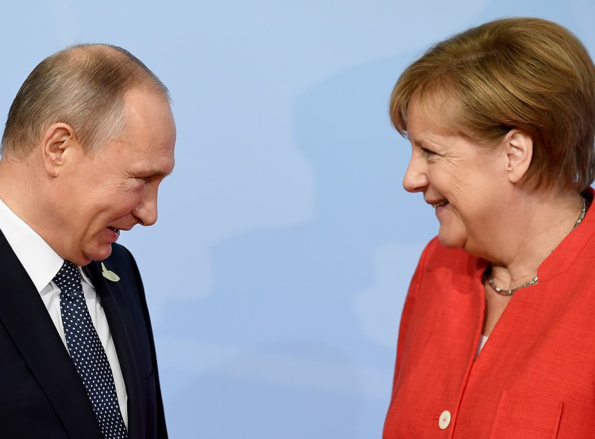 Angela Merkel ja Vladimir Putin G20 -kokouksessa Hampurissa viime vuonna.