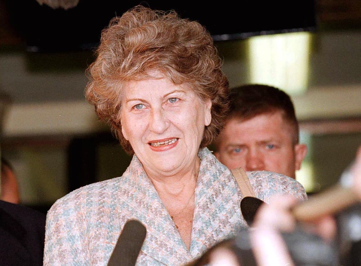 Biljana Plavšić oli 1996-98 Bosnian serbitasavallan presidenttinä. Hänet tuomittiin Bosnian sodan aikaisista sotarikoksista vankilaan ja hän vietti vankeusaikansa 2003-2009 Ruotsissa.