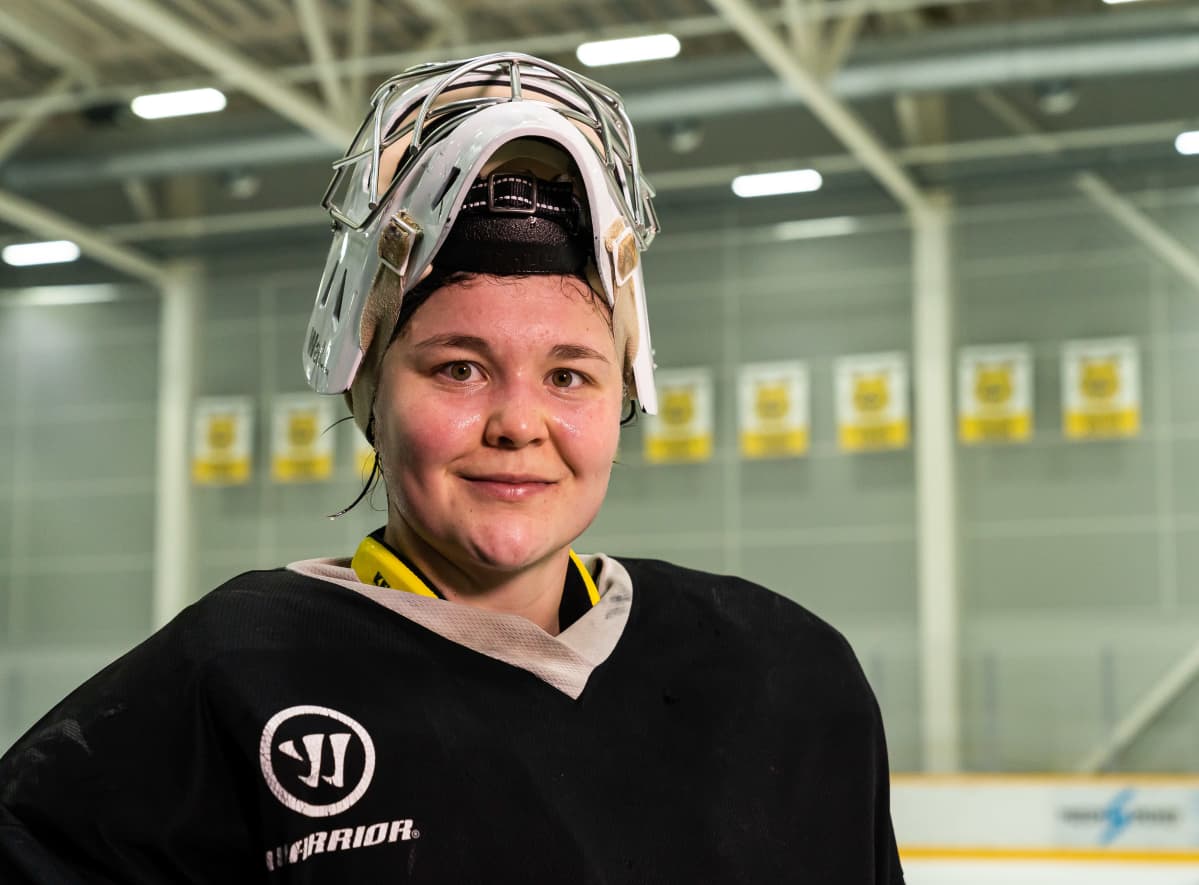 Tampereen Ilveksen naisten jääkiekkojoukkueen maalivahti Anni Keisala.