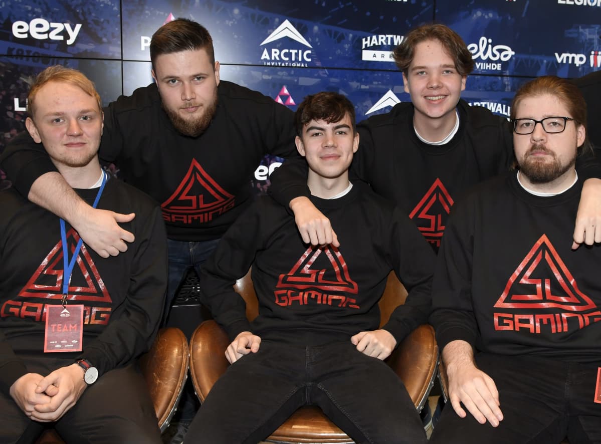 SJ Gaming -joukkueessa pelaavat Tony Niemelä, Jesse Grandell, Tuomas Louhimaa, Elias Olkkonen ja Mikko Välimaa Arctic Invitational -e-urheilutapahtuman mediatilaisuudessa Helsingissä 12. syyskuuta 2019.