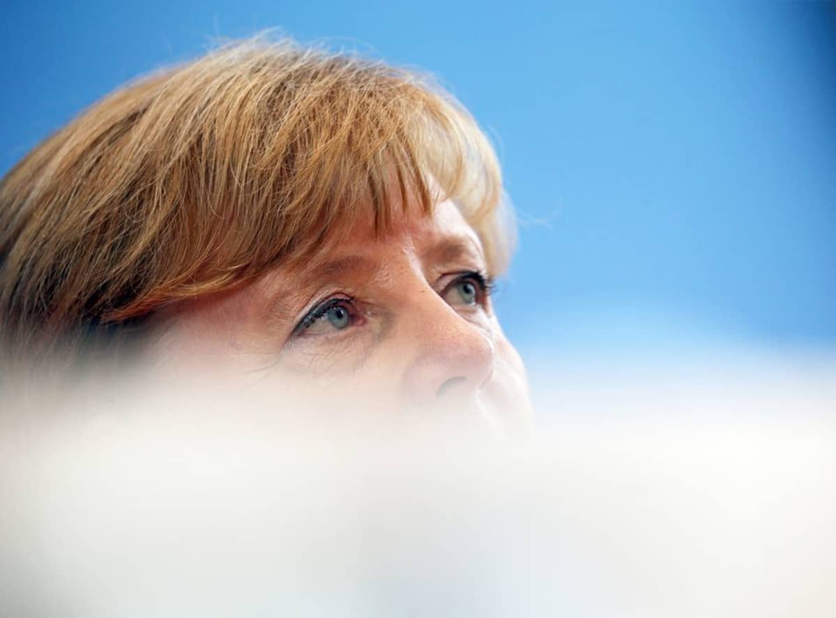 Liittokansleri Angela Merkel pyysi puheessaan saksalaisilta joustavuutta pakolaiskriisin kanssa.