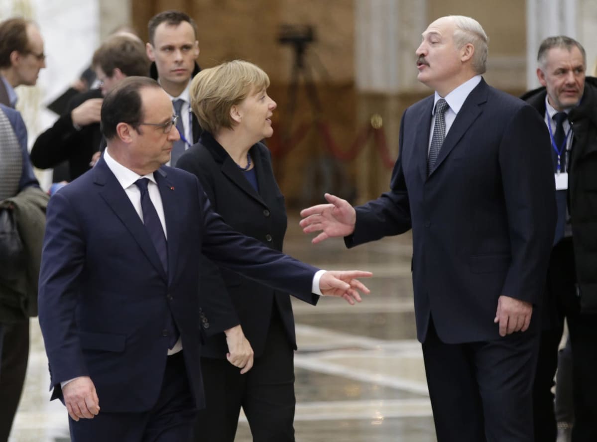 Saksan liittokansleri Angela Merkel, Ranskan presidentti François Hollande ja Valko-Venäjän presidentti Aljaksandr Lukašenka