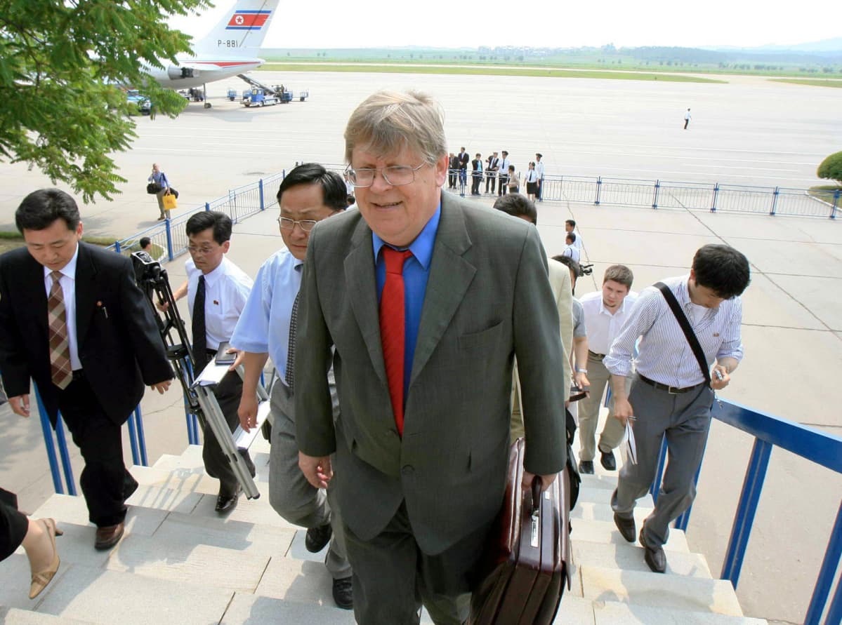 Olli Heinonen tarkastusmatkalla Pohjois-Koreassa kesäkuussa 2007.