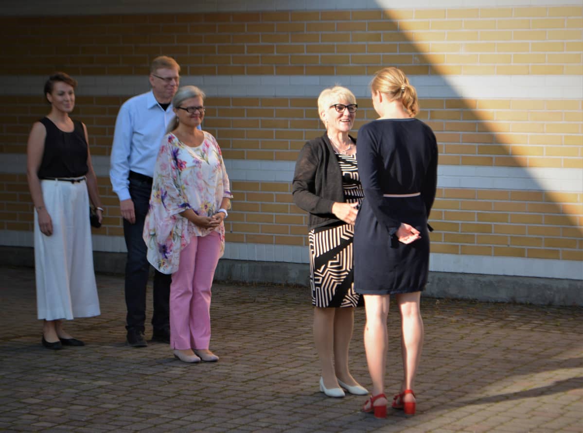 Savonian rehtori Mervi Vidgrén ja ministeri Hanna Kosonen.