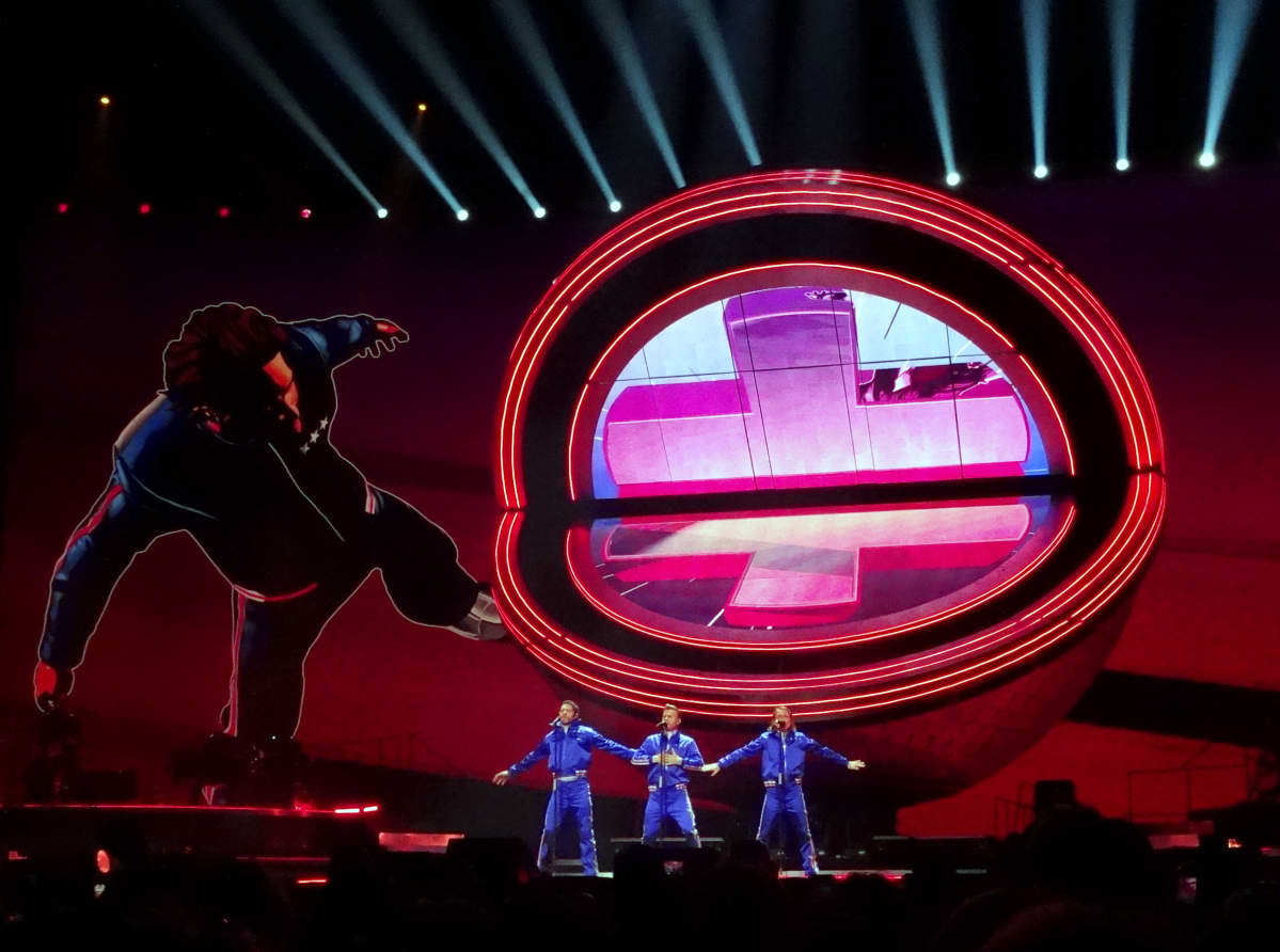 Take That on nykyisin kolmehenkinen bändi. Siihen kuuluvat Gary Barlow, Mark Owen ja Howard Donald.